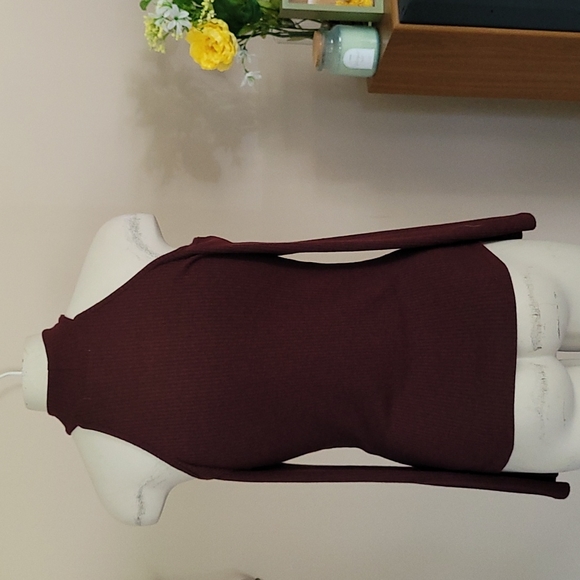 Cold Shoulder Top - Picture 4 of 5